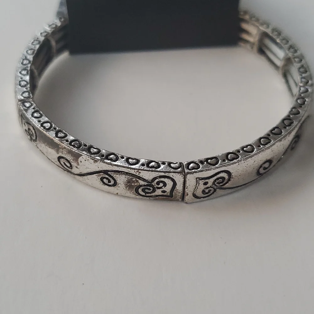 Boutique Paparazzi Silver Tone Tarnished Scrollwork Stretchy Bracelet - Picture 2 of 5